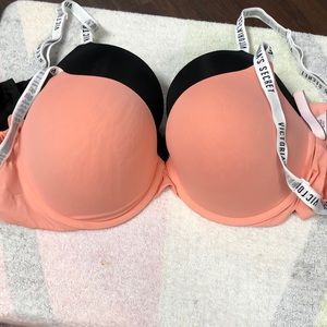 Victoria Secret’s bra 2-pack